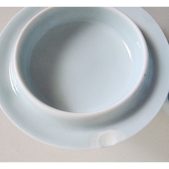 Hasami Ware Issei Kiln Lidded Mug with Bird Handle – Blue Grapes Design, Japan - Picture 8 of 9